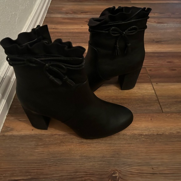 Women Black Ankle Boots - Picture 1 of 1
